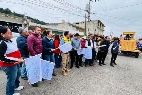 Inicia el reencarpetado de vialidad en la colonia La Reforma Tlalmimilolpan